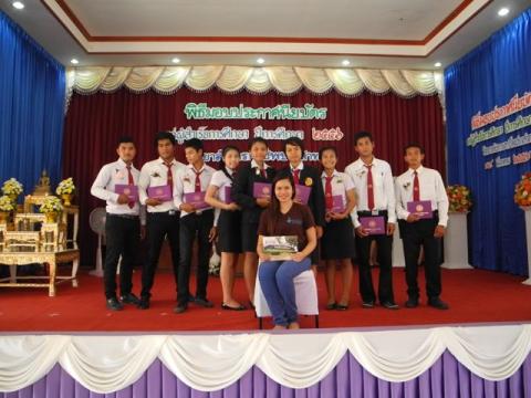 prasat_group.jpg